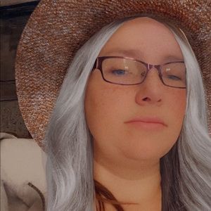 Meet your Posher, Holly